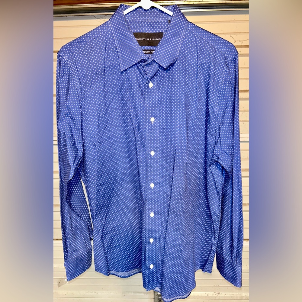 Signature Studio -Modern Fit- Long Sleeve Button Up Dress Shirt